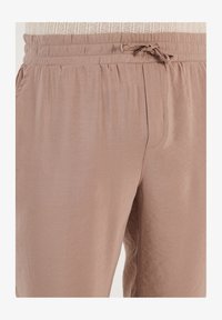 Selected, camel