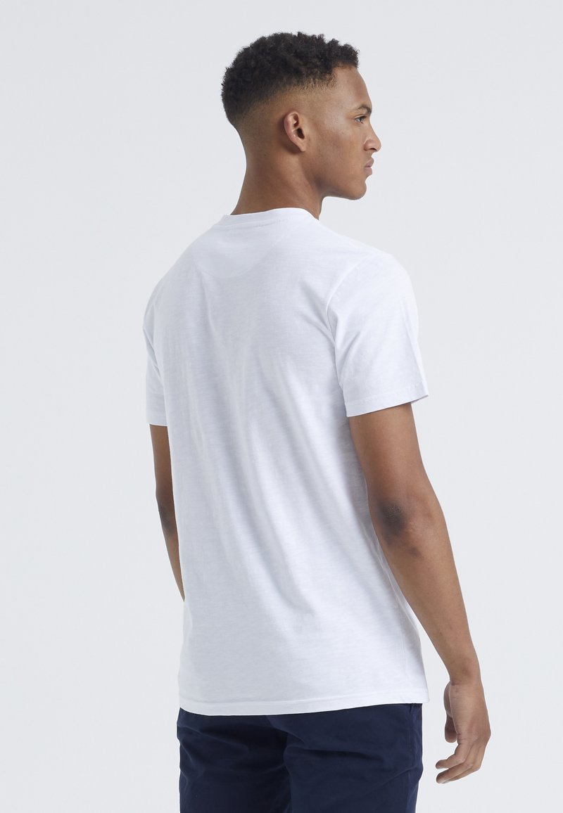 Damen T-Shirts | BY GARMENT MAKERS THE ORGANIC W POCKET T-Shirt basic white/weiß - WM44425 Damen T-Shirts | BY GARMENT MAKERS THE ORGANIC W POCKET T-Shirt basic white/weiß - WM44425