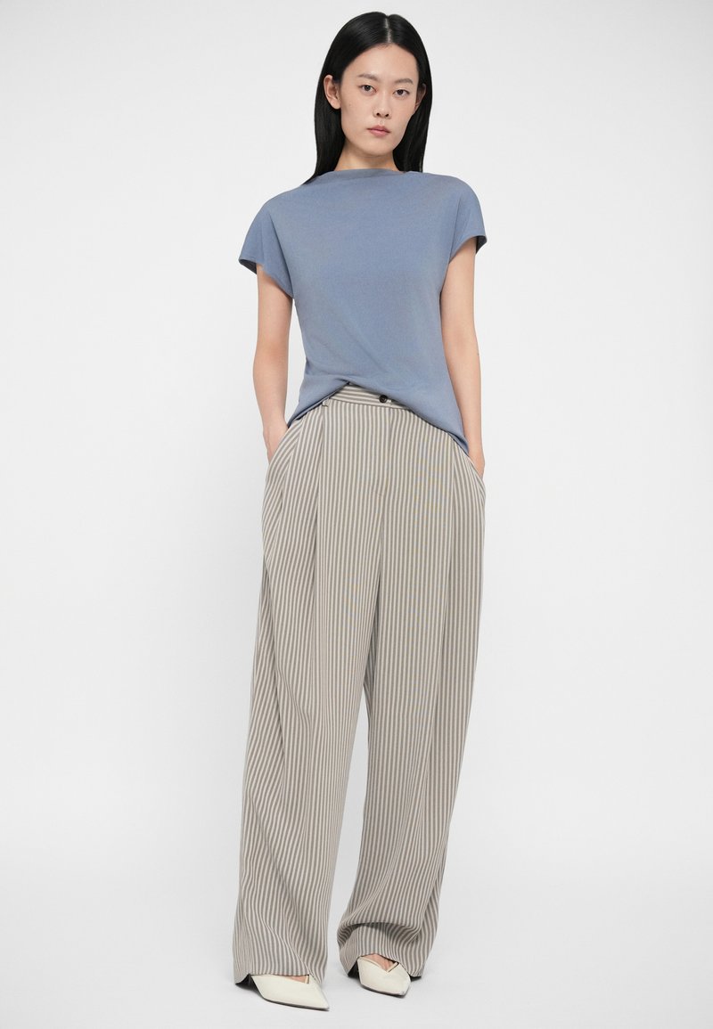 Pantalon Ample Emporio Armani En Viscose - Taille 46, Couleur Noir, Occasion Très Bon état