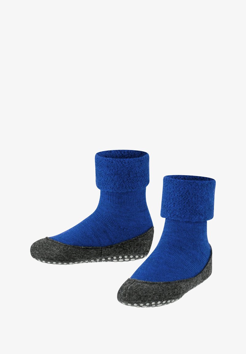 Calzini azzurri lavorati a maglia con risvolto pieghevole e suole in feltro grigio, caratterizzati da cuciture testurizzate e puntini antiscivolo sulla suola per una migliore aderenza.