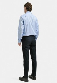 Riley ERIK REGULAR  HUNDTANDSMÖNSTRAD 
 - Skjorta - blue