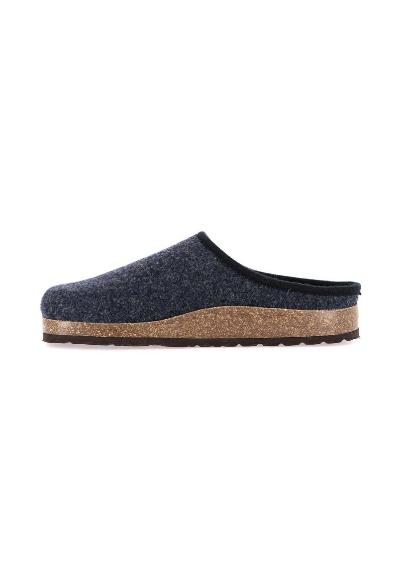 Zoccolo in misto lana blu navy con suola intermedia in sughero, caratterizzato da una parte superiore testurizzata, bordi neri a contrasto e una suola in gomma resistente.