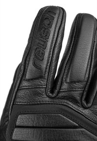 Schwarzer Lederhandschuh mit gepolsterten Bereichen, strukturiertem Oberflächenmaterial und genähten Details. "Reusch"-Branding auf der Rückseite geprägt.