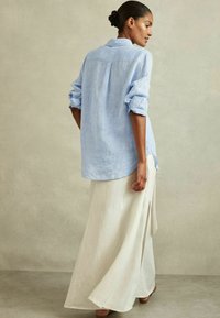 Reiss CAMPBELL LONG SLEEVE - Užsagstoma palaidinė - blue
