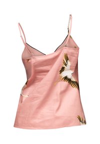Roze mouwloos topje met een V-hals, afgewerkt met zwarte bies en een kraanvogelprint in witte en gouden accenten aan de voorkant. Gemaakt van een gladde stof.