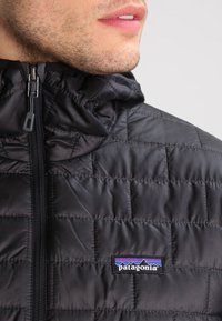 Patagonia NANO PUFF HOODY - Žieminė striukė - black