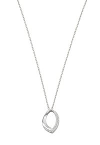 Silberne Halskette mit einem ovalen Anhänger, eine Seite glatt und reflektierend, die andere mit kleinen klaren Kristallen verziert. Die Kette ist zart und linked.