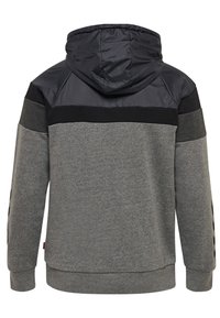 Hættetrøje med grå krop, sorte og mørkegrå accenter, teksturerede materialer samt ribkant ved bund og ærmer.