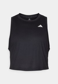 Czarny, bezrękawnikowy crop top wykonany z gładkiego materiału, z okrągłym dekoltem i białym logo po lewej stronie na piersi. Brak dodatkowych wzorów lub akcentów.