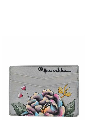 Graue Leder-Kartenhalter mit floralem Design in Pink und Gelb, drei schrägen Kartenfächern und einer Signatur in der oberen Ecke.
