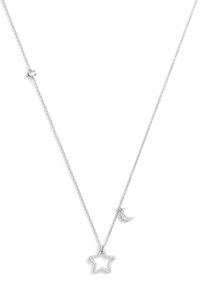 Collier en argent avec des pendentifs en forme d'étoile et de croissant de lune, orné de petites pierres précieuses transparentes, sur une chaînette délicate.