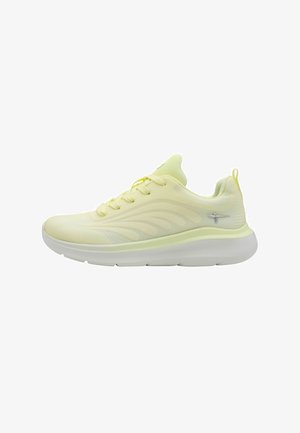 Chaussures de sport jaune clair avec une tige en mesh respirant, un design texturé et une semelle blanche rembourrée. Caractéristiques : bout arrondi et lacets.