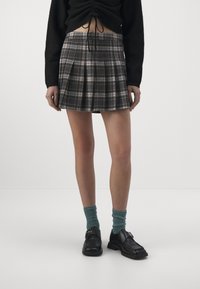 ONLY - ONLCHELSEA CHECK SKIRT - Pleated skirt - black/white Thumbnail Image 1