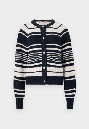 Cardigan a righe blu navy e bianco, dalla texture a coste, con scollo rotondo, chiusura frontale con bottoni, due tasche frontali e maniche lunghe.