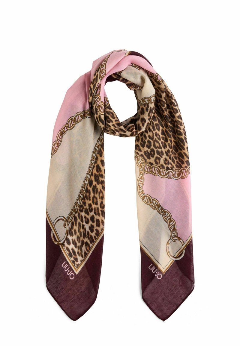 Foulard in seta con stampa leopardata, sezioni rosa e beige, e dettagli in catena dorata. I bordi sono di un profondo bordeaux. Logo distintivo visibile.