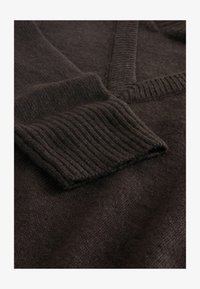 Atlasīts, chocolate brown