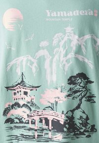 Jack & Jones JORYAMADERA TEE CREW NECK UNISEX - Trükipildiga T-särk - crème de menthe