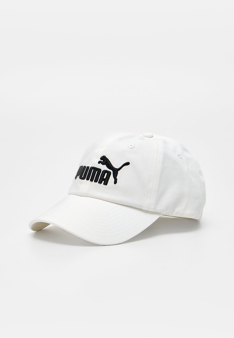 Gorra de béisbol blanca de algodón con un logo "PUMA" bordado en negro y la silueta de un puma. Visera curva y correa ajustable en la parte trasera.