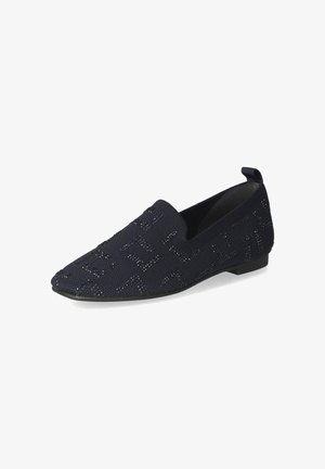 Zwarte, puntige slip-on loafer met gestructureerde stof en subtiel geometrisch patroon, platte zool en klein hielriempje achter.