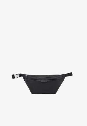 Sort nylon bumbag med et slankt design, der har en lynlåslomme foran, justerbar rem og Trussardi-logoet på forsiden.