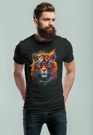 TIGER AUFDRUCK FLAMMEN SOMMER SONNENBRILLE KUNST FASHION STREETSTYLE - Print T-shirt - schwarz