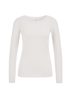 Langarmshirt aus weichem weißen Stoff, mit rundem Halsausschnitt und figurbetonter Passform. Glatte Textur mit minimalen Nahtdetails.