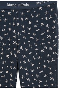 Granatowe legginsy z białym kwiatowym wzorem. Posiadają elastyczny pas z napisem „Marc O'Polo”. Miękki, elastyczny materiał.