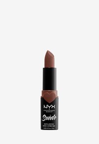 Matte läppstift i en brun nyans med spetsig topp. Svart tub med röd hjärtaccent och vit textetikett. Storlek: 0,12 oz (3,5 g).
