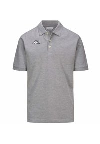 Polo grigio realizzato in cotone, dotato di colletto classico, patta con tre bottoni, maniche corte e logo ricamato sul petto.