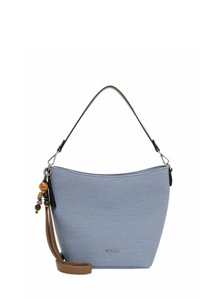 Sac à main texturé bleu clair avec bandoulière noire, sangle marron amovible en crossbody et accessoire pompon en perles en bois.