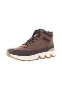 Brązowe wysokie trampki z połączenia skóry i tkaniny. Posiadają białą podeszwę środkową, teksturowaną podeszwę oraz metalowe oczka na sznurówki.