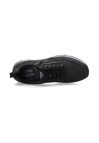 Schwarzer Schnürsneaker mit glattem Obermaterial, Gummisohle und Reißverschlussdetails an der Seite. Innenfutter und Branding sind sichtbar.