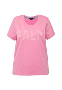 Růžové tričko s krátkým rukávem s texturovaným bílým potiskem "PALM" na přední straně a kulatým výstřihem s kontrastním barevným lemem.