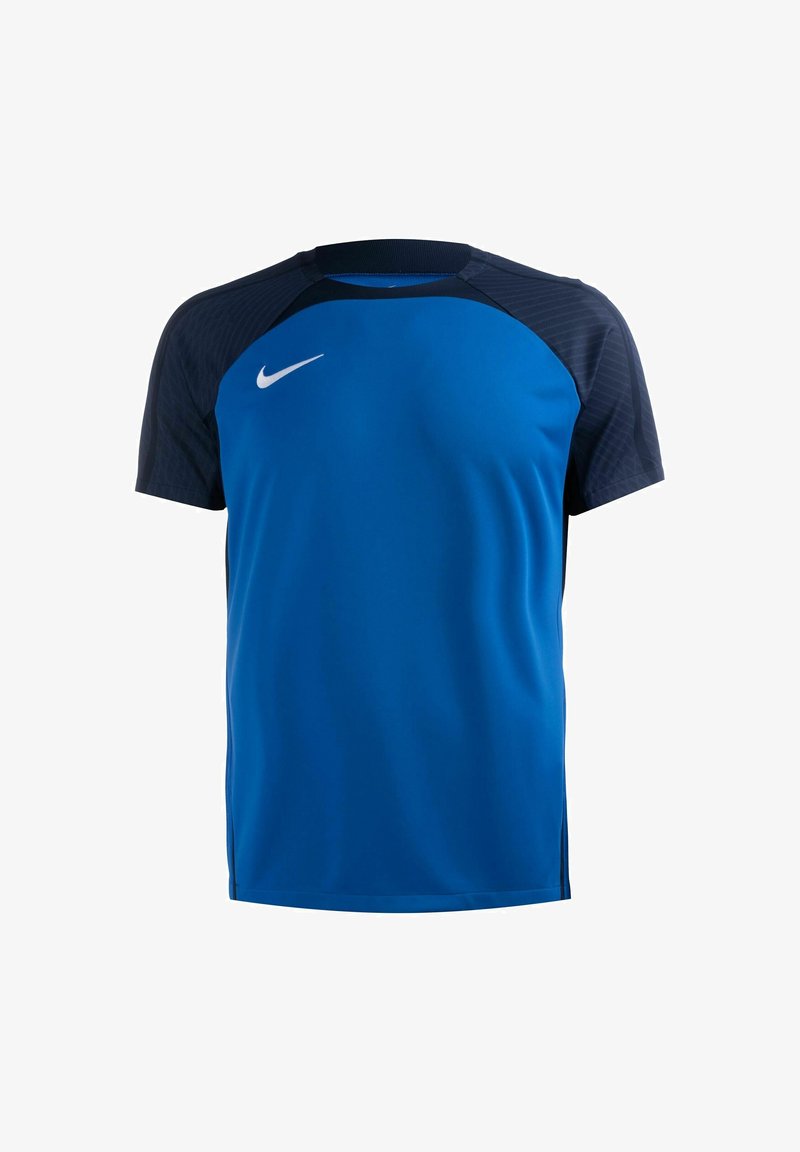 Niebieska sportowa koszulka z krótkimi rękawami, z ciemnoniebieskimi rękawami raglanowymi i białym logo Nike. Gładka tkanina, luźny krój i boczne rozcięcia.