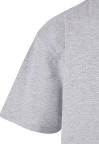 Gray short-sleeved T-shirt, made of soft fabric, featuring a round neckline and a casual design with a smooth texture.