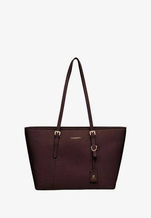 Bolso tote de cuero marrón oscuro con dos asas largas, hebillas doradas, logo de Lazarotti y una etiqueta colgante sobre un fondo blanco.