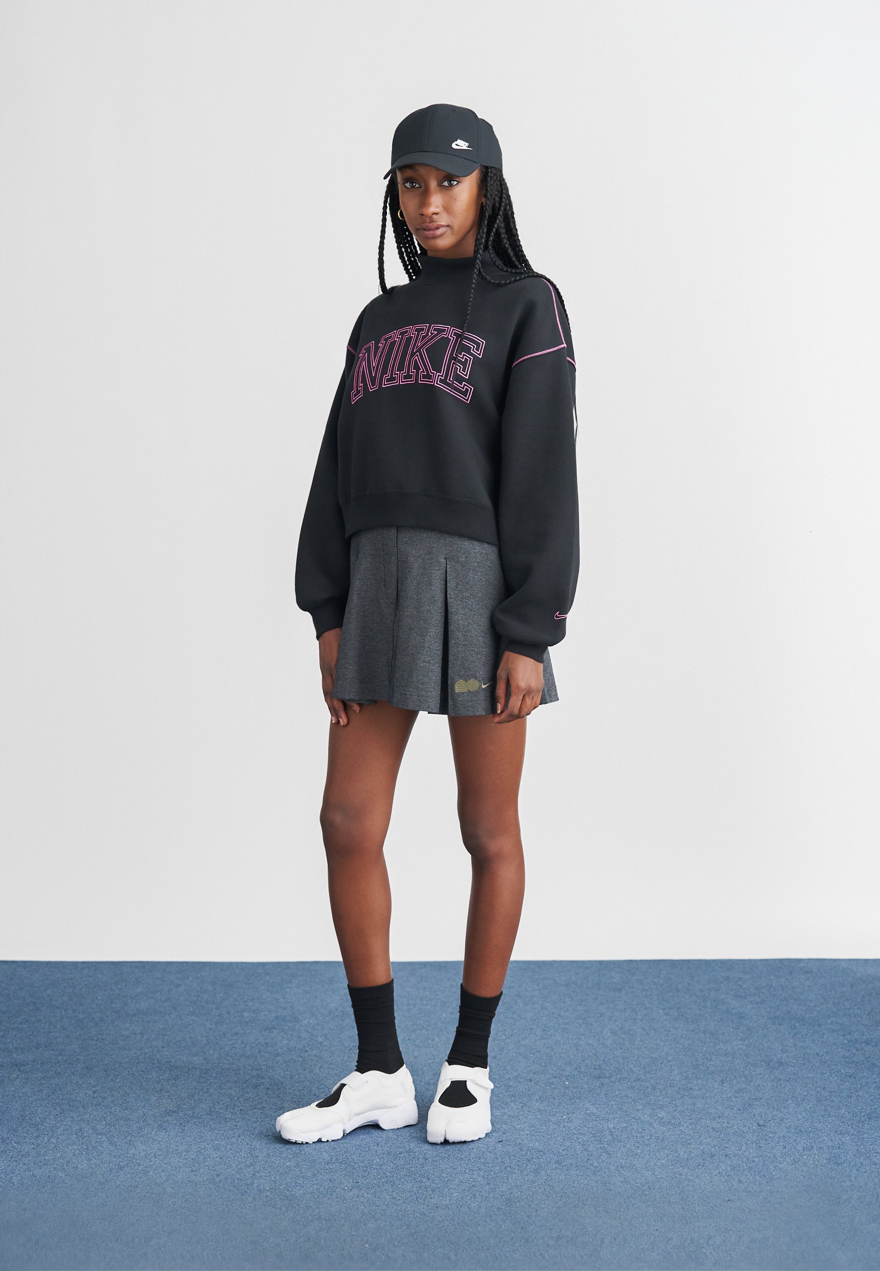 nike mock neck cropped sweatshirt