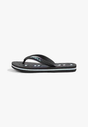 Tongs noires avec une semelle texturée, des rayures d'accent bleu et une sangle flexible sans PVC arborant un logo de marque.
