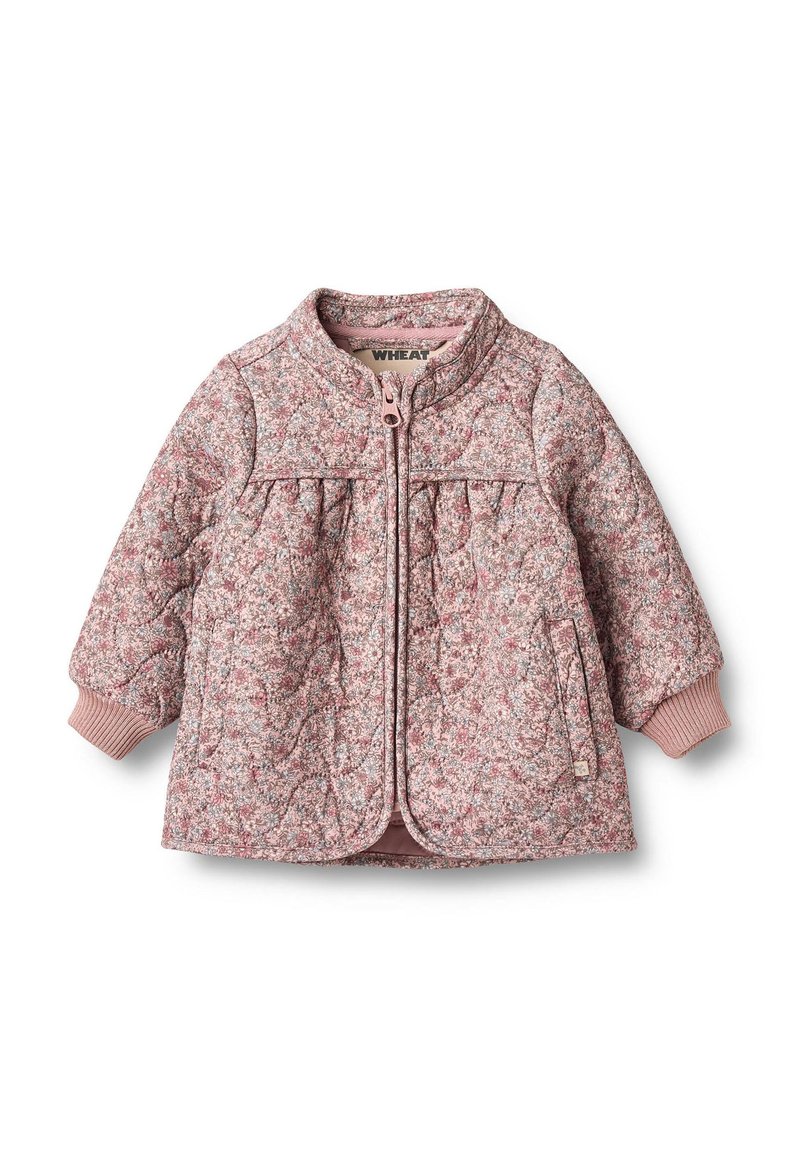 Pikowana kurtka dziecięca w różowym kolorze z teksturowanym kwiatowym wzorem, zapinana na zamek, z prążkowymi mankietami. Posiada dwie boczne kieszenie.