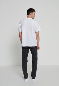Levi's® RELAXED FIT TEE - T-shirt estampada - white