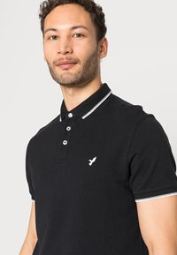 Pier One SLIM - Polo - black