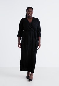 Vero Moda Curve VMCELVY ANKLE DRESS - Rochie maxi - black