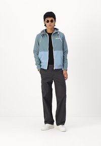 Jack & Jones JJERUSH HOOD - Bluză de trening - blau