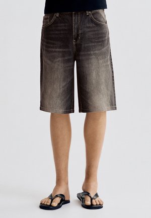 Bershka BERMUDA brązowy