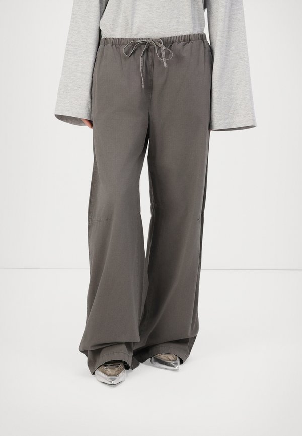 VITANI WASHED - Trousers