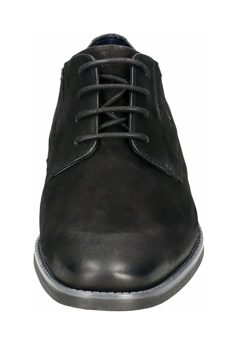 Zapato de vestir para hombre en cuero negro con punta redonda, cordones cerrados y suela lisa, mostrado desde una vista frontal.