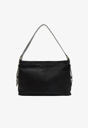 Mustahdudu musta käekott, millel on sile tekstuur, kõver õlarihm ja kuldse tooni detailid külgedel. Lihtne, ristkülikuline disain.