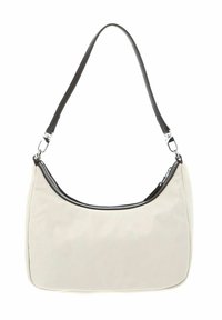 Sac à main en tissu beige à la forme semi-structurée, avec une bandoulière en cuir noir et des accessoires en métal argenté. Dispose d'une fermeture éclair sur le dessus.