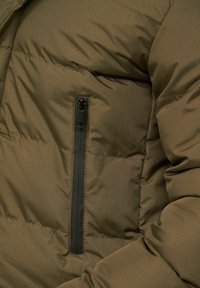 Unausgewählt, olive