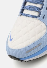 Nike Performance AIR WINFLO 11 - Scarpe da corsa su strada - blue, beige